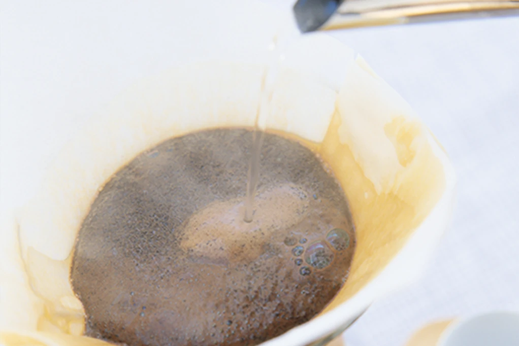 お茶やコーヒーを淹れる